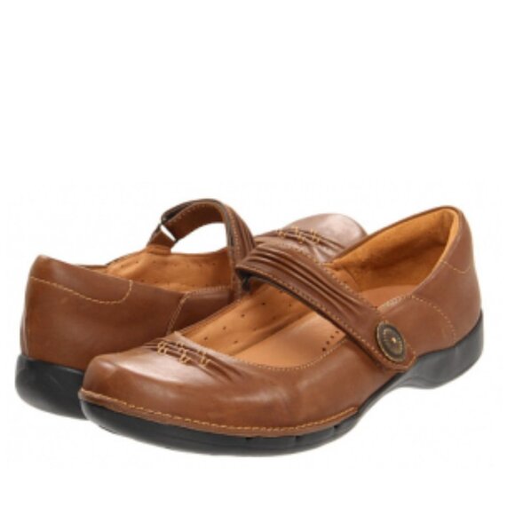Clarks Women's Un.Cedar Flat - Picture 1 of 3